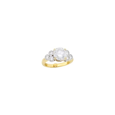 Lot 16 - Gold, Platinum and Diamond Ring