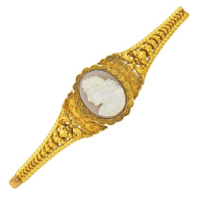 Lot 48 - Antique Gold and Agate Cameo Bracelet