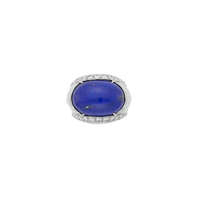 Lot 67 - David Webb Hammered White Gold, Platinum, Lapis and Diamond Dome Ring