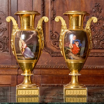 Lot 549 - PAIR OF PARIS (DARTE FRERES) PORCELAIN GOLD-GROUND ACANTHUS-SCROLL HANDLED VASES