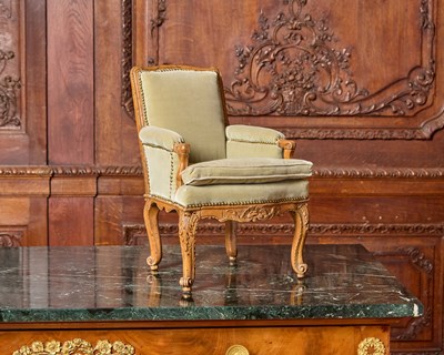 Lot 340 - Rare Régence Carved Walnut Miniature Bergère