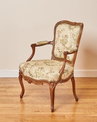 Lot 93 - Rare Louis XVI Walnut Fauteuil à Coiffer en Cabriolet