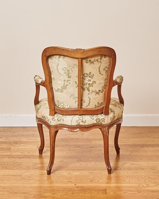 Lot 93 - Rare Louis XVI Walnut Fauteuil à Coiffer en Cabriolet