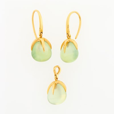 Lot 1220 - Pomellato Pair of Gold and Green Quartz 'Velano' Pendant-Earrings and Pendant