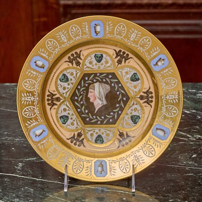 Lot 542 - PARIS PORCELAIN NEOCLASSICAL GOLD-GROUND PLATE