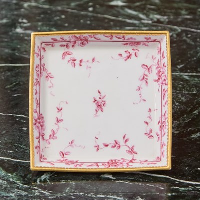 Lot 439 - VINCENNES OR SEVRES PORCELAIN CAMAIEU ROSE SQUARE TRAY (PLATEAU CARRÉ)