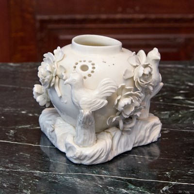 Lot 421 - SAINT CLOUD WHITE PORCELAIN POT-POURRI VASE