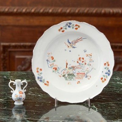 Lot 402 - MEISSEN PORCELAIN KAKIEMON PLATE AND A MINIATURE VASE