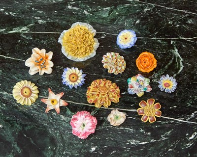 Lot 537 - FOURTEEN FRENCH AND CONTINENTAL PORCELAIN POLYCHROME FLOWERHEADS