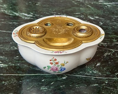 Lot 425 - GILT-BRONZE LATER-MOUNTED CHANTILLY PORCELAIN QUATREFOIL ENCRIER
