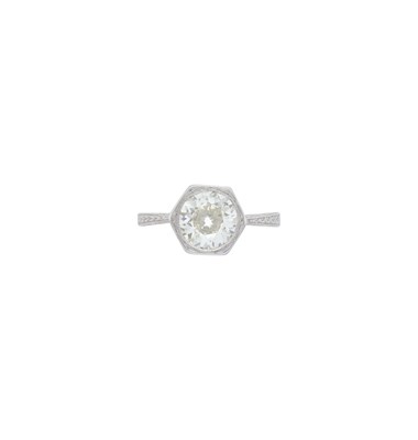 Lot 93 - Platinum and Diamond Ring