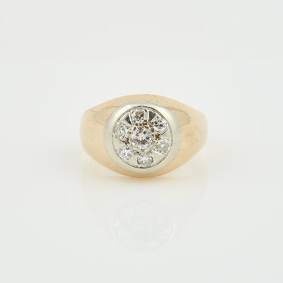 Lot 81 - Diamond Ring, 7 diamonds about 0.70 ct., 14K 7 dwt.
