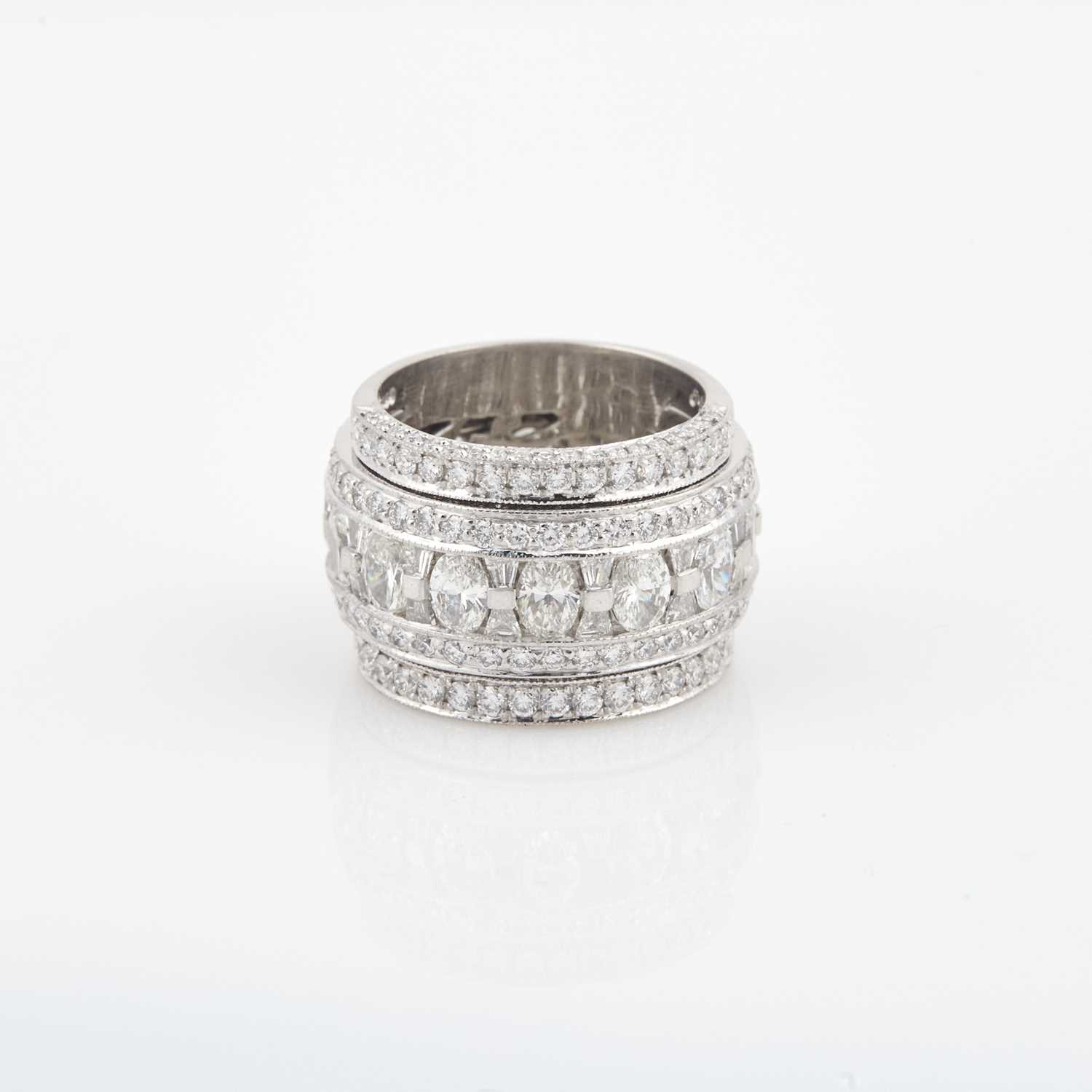 Lot 96 - Diamond Ring, 192 diamonds about 5.05 cts., Platinum 14 dwt.