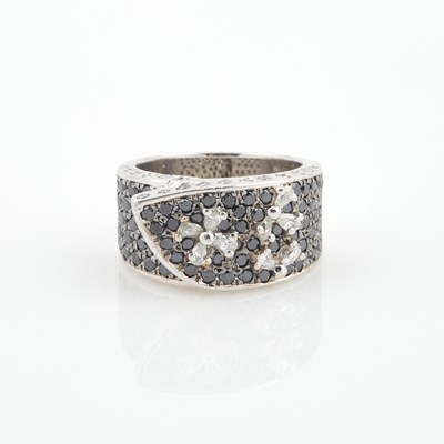 Lot 157 - Diamond Ring, 40 diamonds about 1.35 cts., 14K 1 dwt.