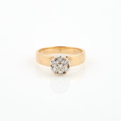 Lot 163 - Diamond Ring, 7 diamonds, 14K 3 dwt.