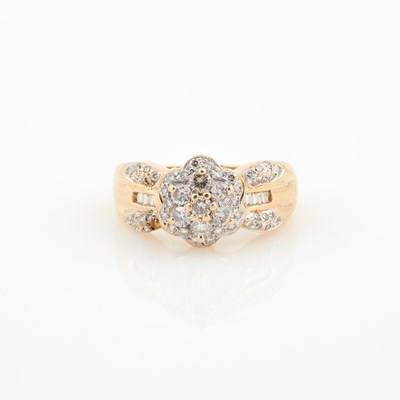 Lot 164 - Diamond Ring, 45 diamonds about 0.30 ct., 14K 3 dwt.