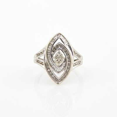 Lot 171 - Diamond Ring, 10K 2 dwt.