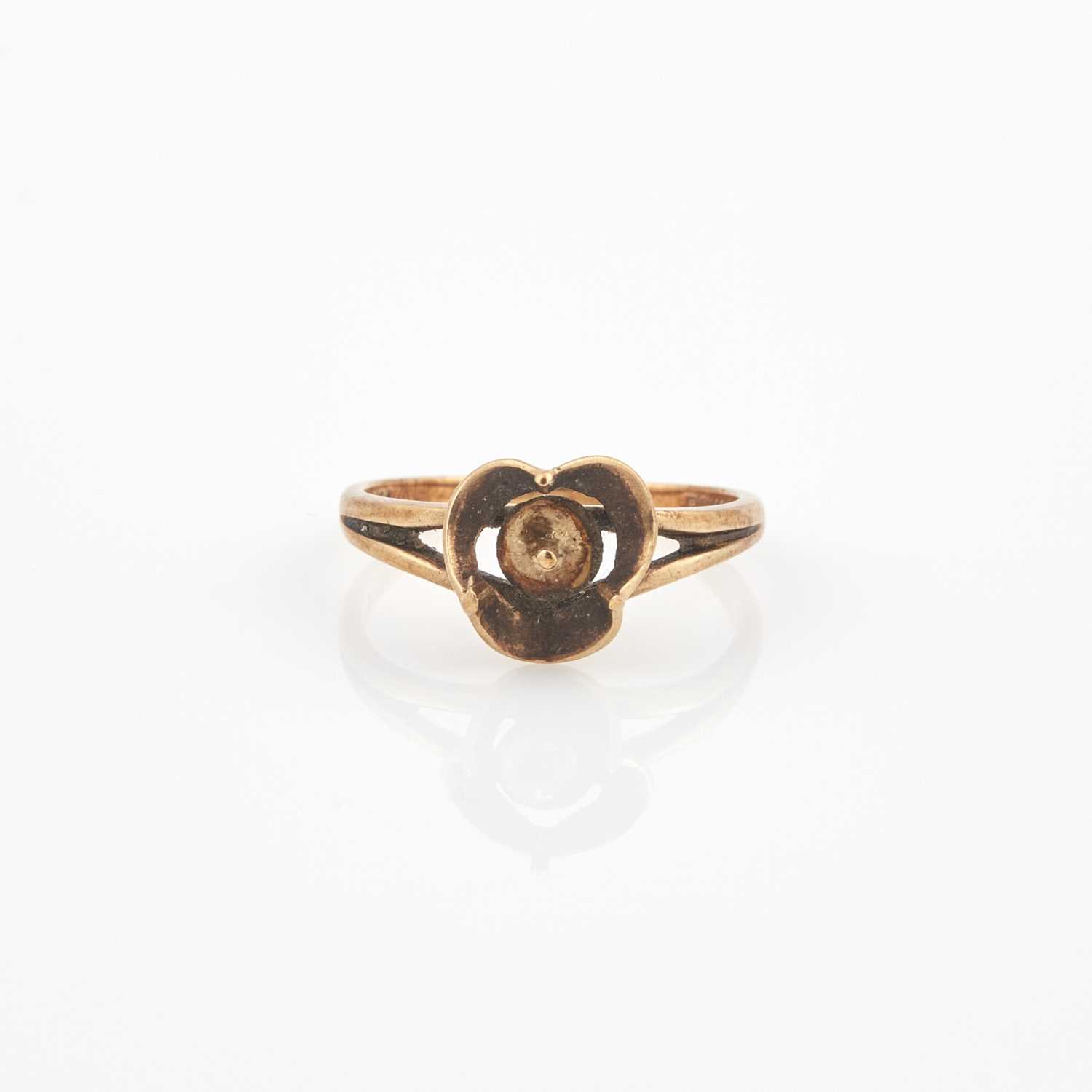 Lot 185 - Gold Ring, 10K 1 dwt., bead missing