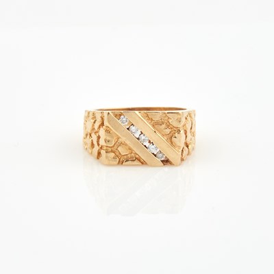 Lot 263 - Diamond Ring, 5 diamonds, 14K 6 dwt.