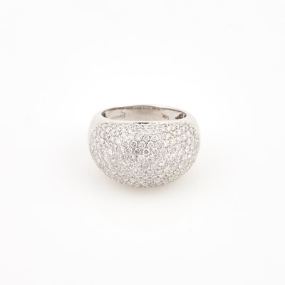 Lot 294 - Diamond Ring, 195 diamonds about 2.75 cts., 14K 7 dwt., stone missing