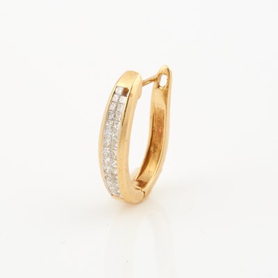 Lot 372 - Diamond Earring, 27 diamonds about 0.60 ct., 14K 2 dwt., stone missing