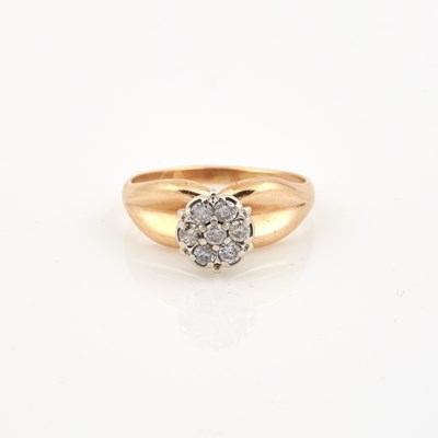 Lot 376 - Diamond Ring, 7 diamonds about 0.50 ct., 10K 2 dwt.