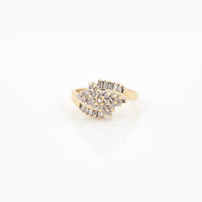 Lot 590 - Diamond Ring, 14K 2 dwt., stones missing