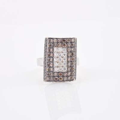 Lot 617 - Diamond Ring, 15 diamonds about 0.30 ct., 18K 8 dwt.