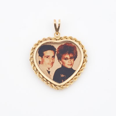 Lot 621 - Gold and Glass Pendant, 14K 3 dwt. all