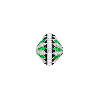 Lot 99 - Platinum, Diamond, Emerald and Black Onyx Bombé Ring
