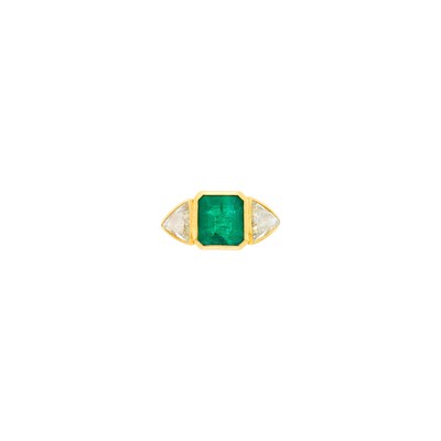 Lot 163 - Gold, Emerald and Diamond Ring