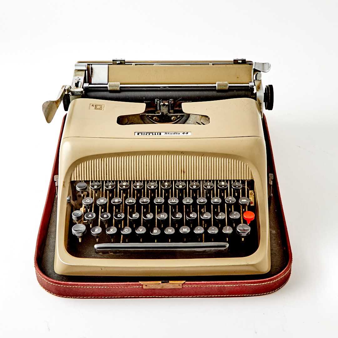 Lot 737 - Raymond Chandler's Olivetti Studio 44 Typewriter