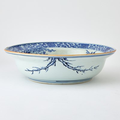 Lot 562 - A Chinese Blue and White Porcelain Basin