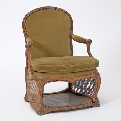 Lot 307 - Louis XV Walnut Niche de Chien