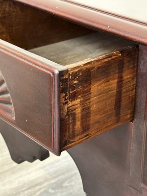 Lot 1052 - Queen Anne Cherry Dressing Table