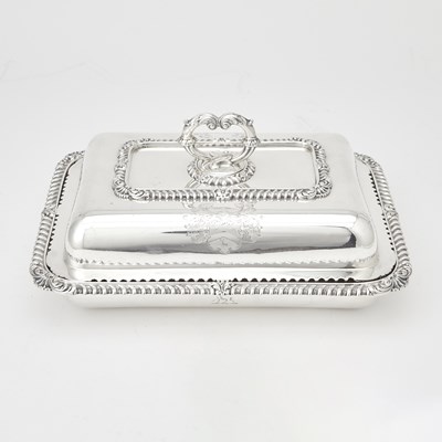 Lot 519 - George III Sterling Silver Covered Entrée Dish