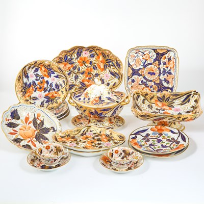 Lot 584 - Coalport Porcelain Imari Japan Pattern Part Dessert Service