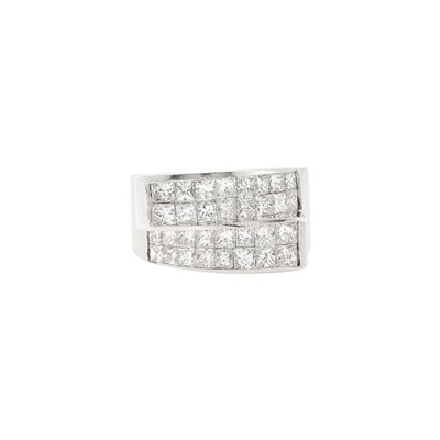 Lot 1167 - White Gold and Diamond Ring