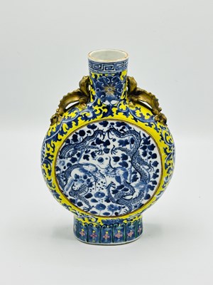 Lot 1088 - Chinese Porcelain Moon Flask