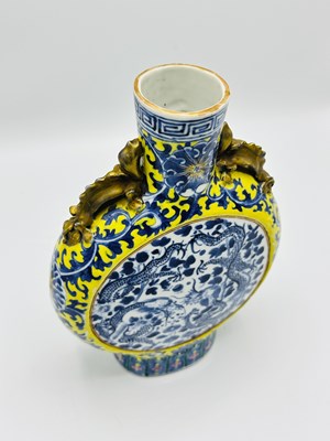 Lot 1088 - Chinese Porcelain Moon Flask