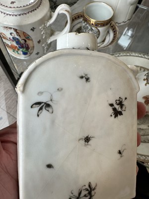 Lot 1061 - Group of Chinese Export Porcelain Table Articles