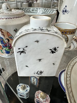 Lot 1061 - Group of Chinese Export Porcelain Table Articles