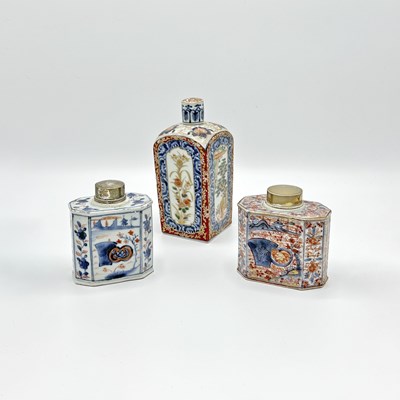 Lot 1067 - Three Chinese and Japanese Imari Porcelain Table Items