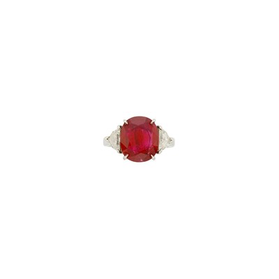 Lot 225 - Christopher Walling Platinum, Ruby and Diamond Ring