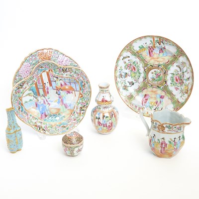 Lot 287 - Group of Chinese Export Porcelain Articles