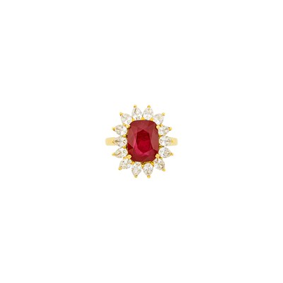 Lot 29 - Gold, Ruby and Diamond Ring