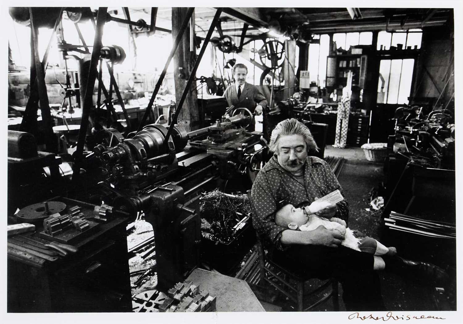Lot 180 - Robert Doisneau, Paternité Métallurgique, 1974