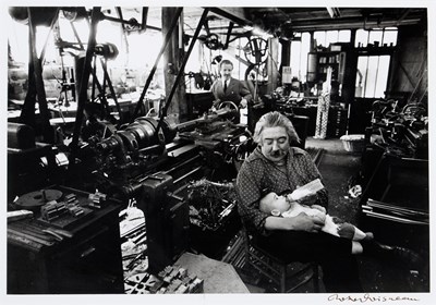 Lot 180 - Robert Doisneau, Paternité Métallurgique, 1974