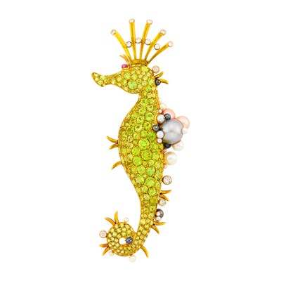 Lot 1092 - Silverhorn Gold, Peridot, Multicolored Cultured and Freshwater Pearl and Diamond Seahorse Clip-Brooch