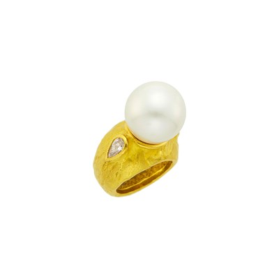 Lot 1082 - High Karat Gold, South Sea Cultured Pearl and Diamond Ring